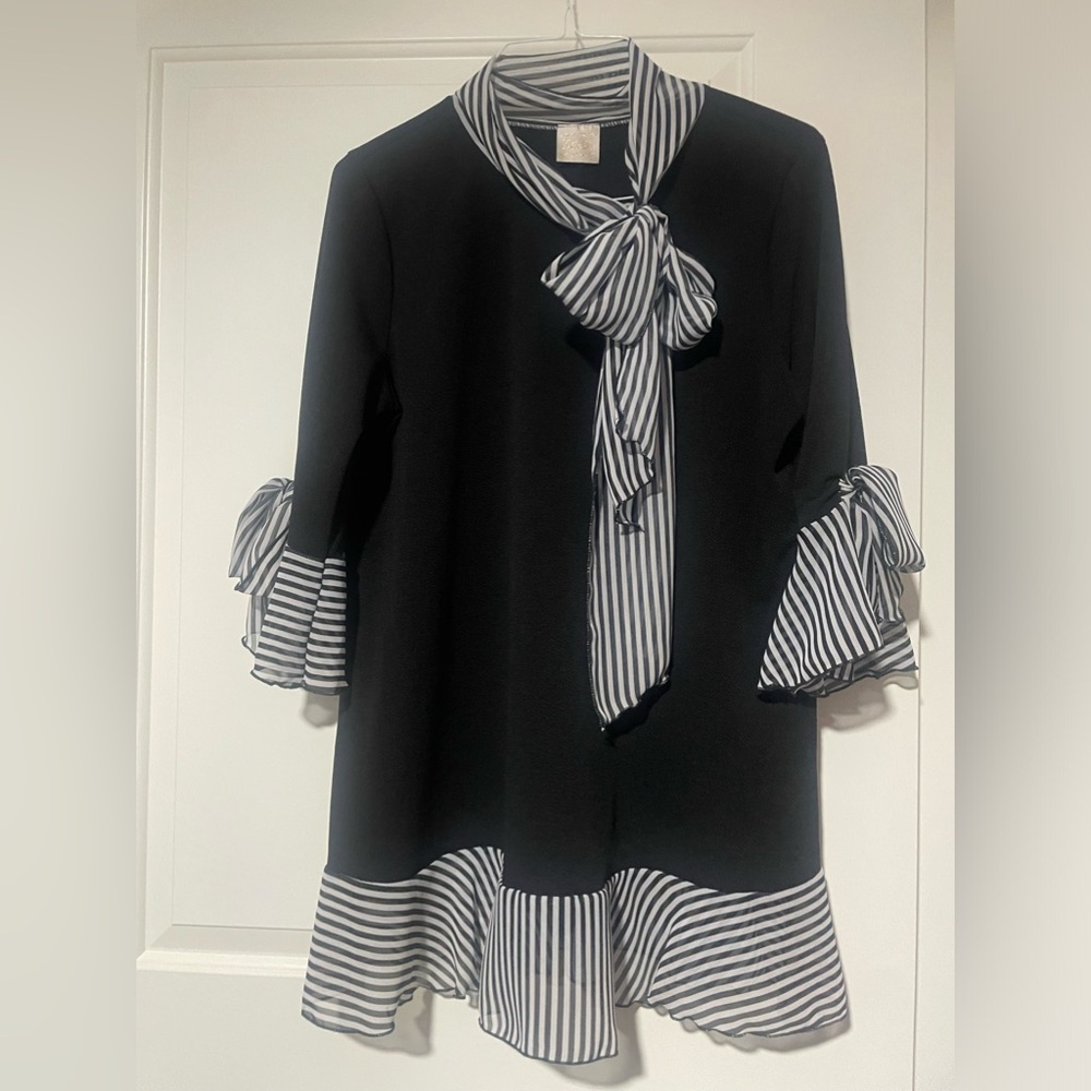 🖤🤍Black and White Zadie B’s Neck Tie, Bell Sleeve Tunic🖤🤍